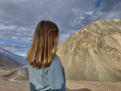 Montaña y mujer Violeta Arduengo
