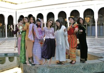 Image of Algerian women in traditional costumes