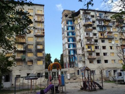 palazzo colpito e scivoli