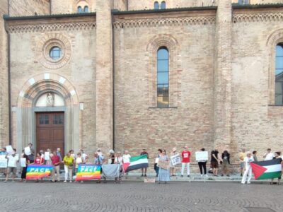 gente in fila Angelo Avogadri rit