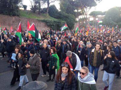 Roma 29.11.25 gente e bandiere