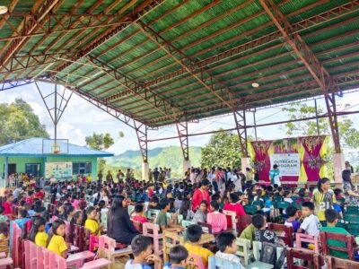 Hundreds of Subanen children and families gather under the covered court in Brgy. Pange for the Lakbay Dunong Outreach Program.