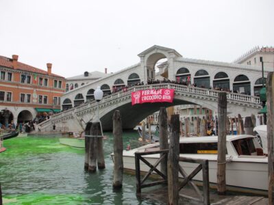 Ponte Rialto e acqua verde XR