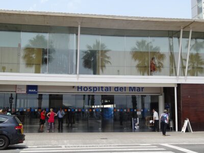 Hospital_del_Mar_-_entrada_02