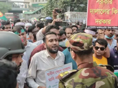 Outsourced workers from various government institutions have been carrying out diverse programs demanding the nationalization of their jobs by the government. On October 19 last year, outsourced workers from various government institutions blocked the Shahbagh intersection in the capital and held a demonstration. (Photo: Collected).